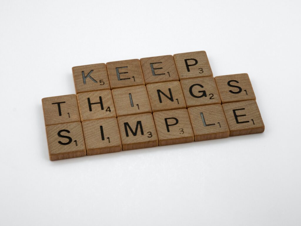 "Keep things simple" spelled out in Scrabble lettering made of wood.
