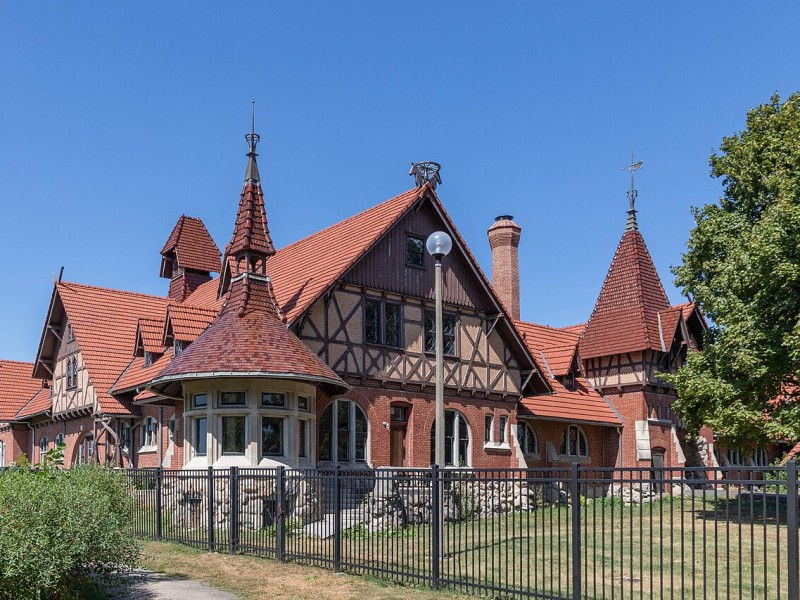 A photo of the National Museum of Puerto Rican Arts & Culture, formerly the Humboldt Park Staples and Receptory.